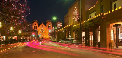 santa-fe-with-christmas-lights-new-mexico-United-States-1600×758
